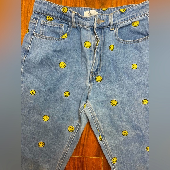 90’s smiley 😊 face jeans. So cute with crop top. - Picture 5 of 5
